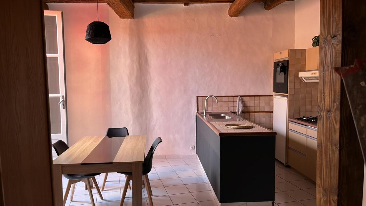 Atypique Châteauneuf-de-Gadagne Exterior foto